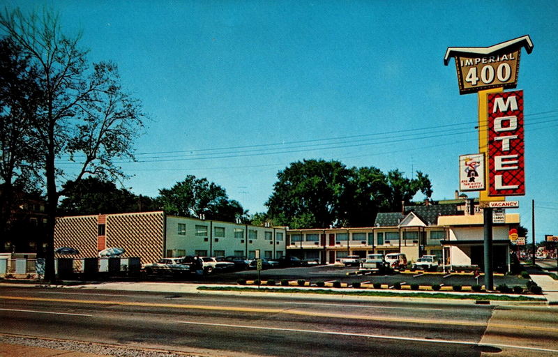 Imperial 400 Motel - Vintage Postcard (newer photo)